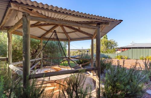 Preston Beach Casa | Roo With A View By Swan Bnb Management