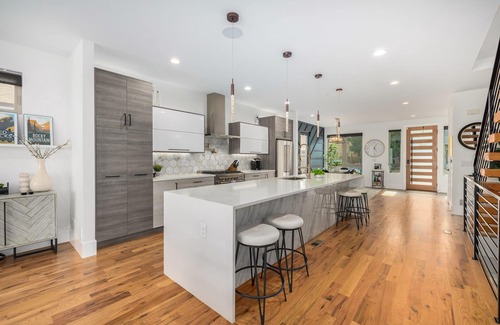 Overland Casa | Roof Top Patio, Hot Tub, & Minutes from Downtown!