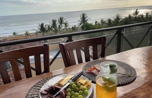 Barrio Los Villalobos Condominio | Beautiful 3 bdrm PH condo on the beach