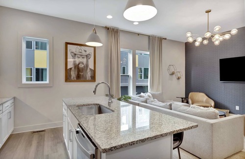 Talbot's Corner Casa | Rooftop Deck 2 Car Garage Near Downtown Nashville