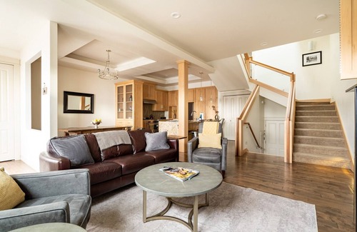 Bend Apartamento | Rooftop Deck Walk to River Downtown Fire pit
