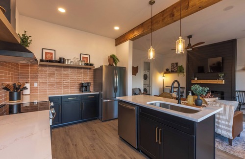 New Plymouth Casa | Rooftop deck with AMAZING Views, Fire table, Bar, Hot tub and Pet Friendly!