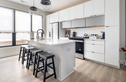 Charlotte Casa | Traveler Oasis: LoSo Loft w/ Rooftop, Parking