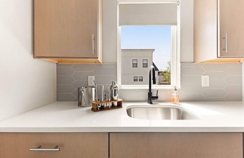 East Nashville Casa | Rooftop Fire Pit & Cocktail Bar | Sleeps 12 |