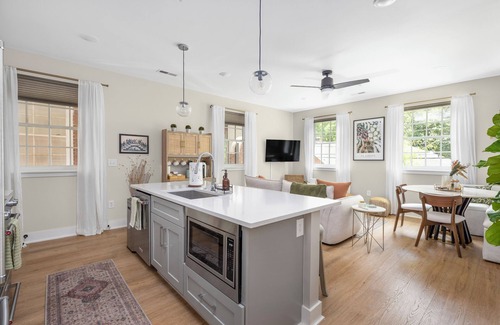 Wesley Heights Casa | Rooftop + Fire-pit + Peloton - Near Uptown