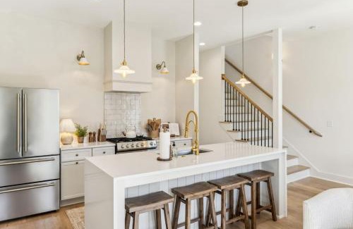 Buena Vista Apartamento | Rooftop, Firepit, King, Smart TVs, 6min drive to Broadway