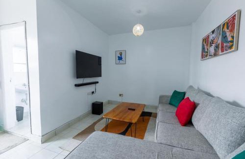 Thompson Estate Apartamento | Rooftop Luxe with Queen Bed, Gym and Netflix