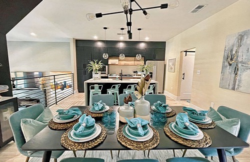 New Pathways Casa | Rooftop Patio / 3 Mins to Downtown / Stylish House