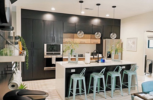 New Pathways Casa | Rooftop Patio / 3 Mins to Downtown / Stylish House