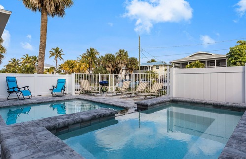 Fort Myers Beach Casa | Rooftop Patio w/Panoramic Views of the Gulf & Bay. WALK to everything.