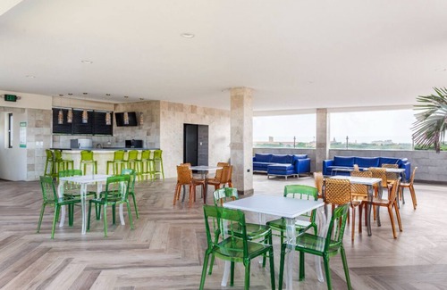 Rancho Apartamento | Rooftop Pool w/Lounge Area-Studio Sleeps 2 #U4