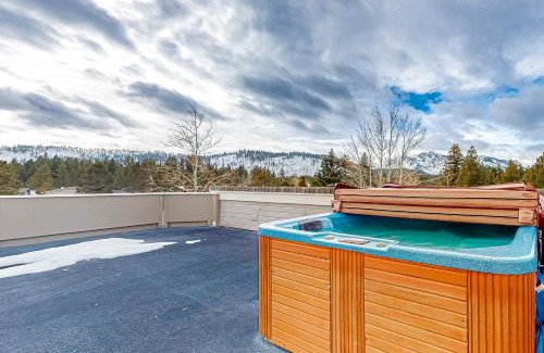 Tahoe Keys Casa | Rooftop Retreat