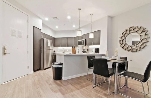 Menlo Park Apartamento | Rooftop Sky Lounge w/ BBQ & Fire Pit | Near Stanford Hospital