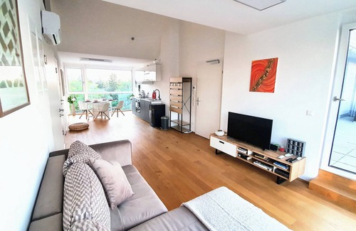 Donaustadt Apartamento | Rooftop Terrace, free garage parking and Pool!