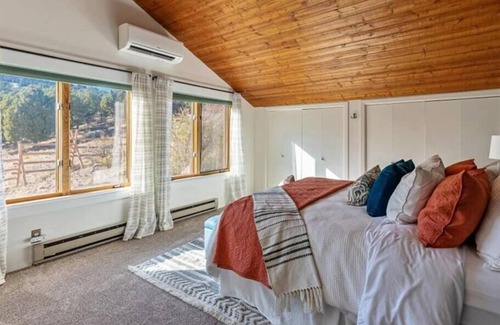 Herriman Casa | Rooftop with Mountain View,Queen Bed