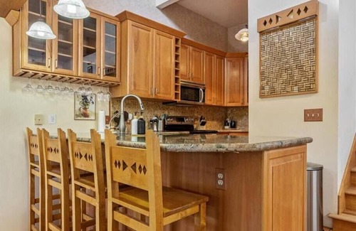 Herriman Casa | Rooftop with Mountain View,Queen Bed