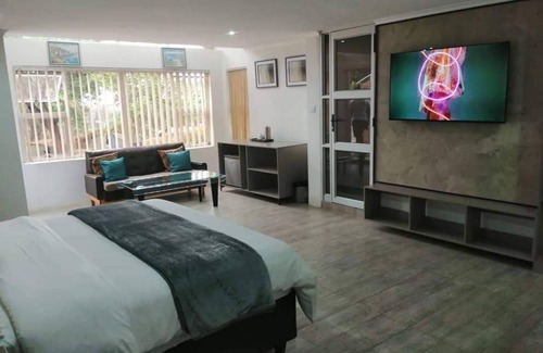 Harare Cabina | Room 1 of 8 Cozy Suites The Hilltop Guesthouse