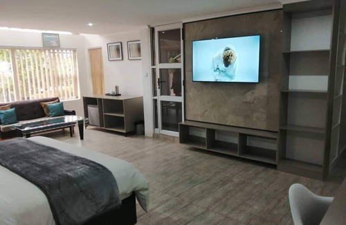 Harare Cabina | Room 1 of 8 Cozy Suites The Hilltop Guesthouse