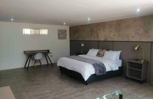 Harare Cabina | Room 1 of 8 Cozy Suites The Hilltop Guesthouse