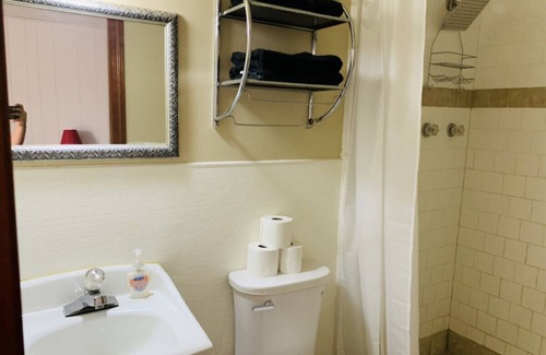 Harper Hotel | Room 10 - Standard Queen - Sleeps 2 - Harper Motel