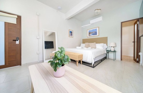 Santurce Hotel | Room 16: Grand King Suite w/ Desk & Sofa Bed
