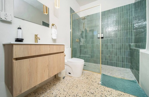 Santurce Hotel | Room 16: Grand King Suite w/ Desk & Sofa Bed