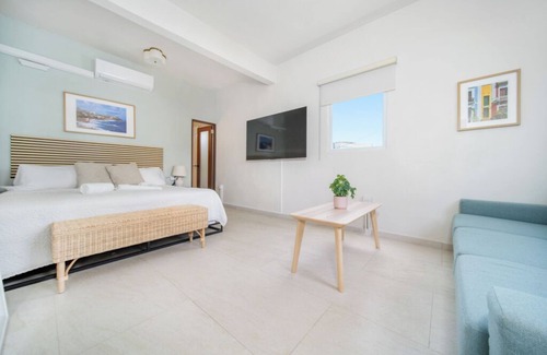 Santurce Hotel | Room 16: Grand King Suite w/ Desk & Sofa Bed