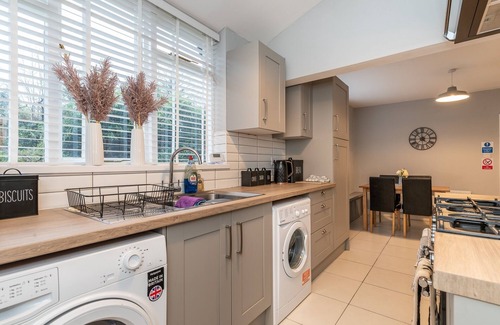 Castle Donington Casa | Room 2 double with a work space