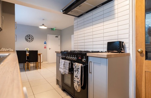 Castle Donington Casa | Room 2 double with a work space