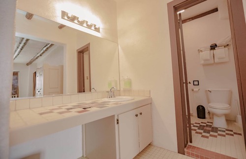 Taos Apartamento | Room 2 - Mountain View King Suite