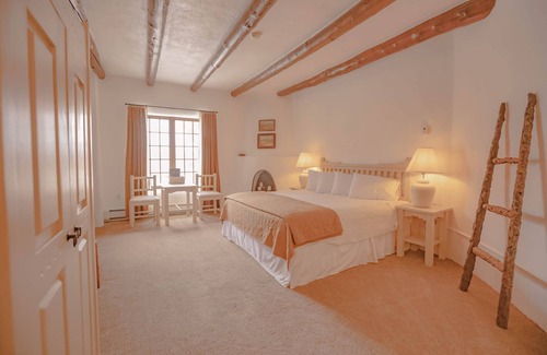 Taos Apartamento | Room 2 - Mountain View King Suite