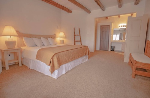Taos Apartamento | Room 2 - Mountain View King Suite