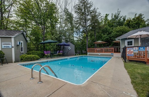 Weirs Beach Casa | Room 2 (Second Floor Private Bathroom)
