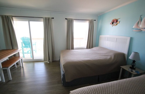 Topsail Beach Hotel | Room#204 Standard 2 Double Beds Pets Yes