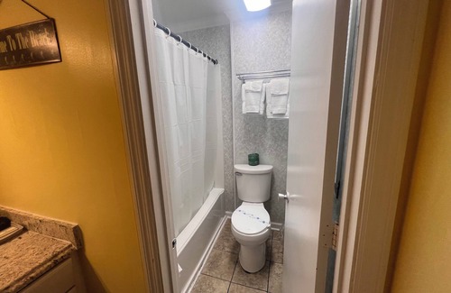 Topsail Beach Hotel | Room#208 Standard 2 Double Beds Pets Yes