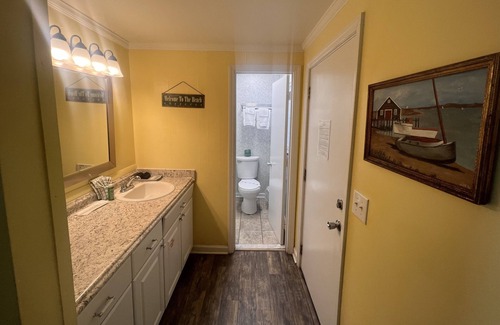 Topsail Beach Hotel | Room#208 Standard 2 Double Beds Pets Yes