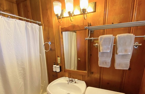 Downieville Casa | Room 5 - King Kitchenette