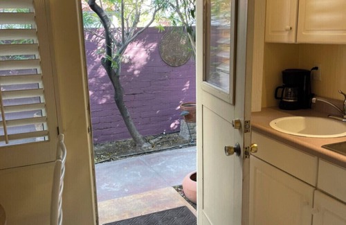 Downtown Palm Springs Apartamento | Room 5️⃣ studio in a boutique hotel with kitchen by the pool in downtown PS