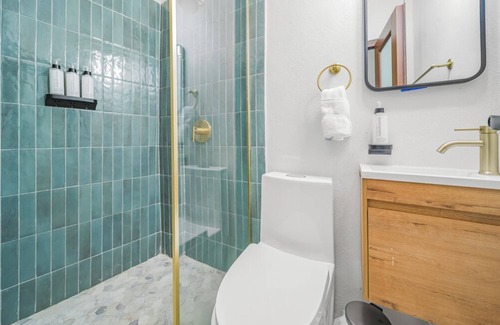 Santurce Hotel | Room 9: Sleek & Serene Stay in San Juan