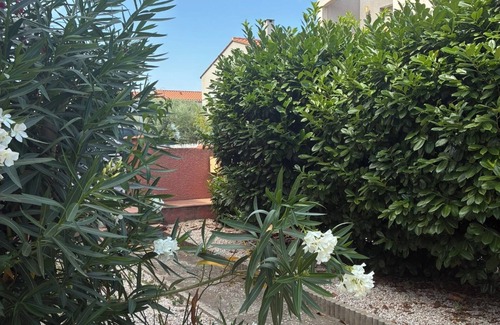 Elne Cama Y Desayuno | Room at home near sea and shops