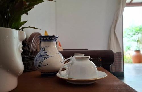 Pamankada East Casa | Room by the MANGO TREE