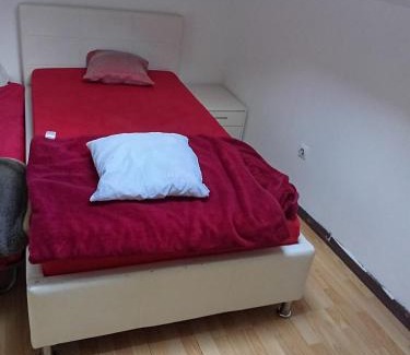 Mulhouse Casa | Room chambre Zimmer in einer Wohnung