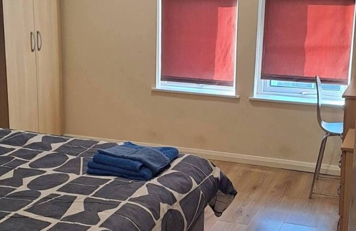 Thorpe Satchville Casa | Room-charming Leicester Guest Room With