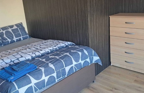 Thorpe Satchville Casa | Room-charming Leicester Guest Room With