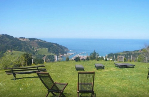 Deba Apartamento | Room 'Doble 4' with Mountain View, Private Garden and Wi-Fi