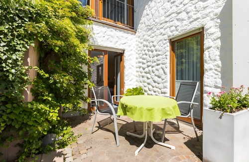 Gailingen Apartamento | Room 'Doppelzimmer 7' with Mountain View, Private Terrace and Wi-Fi