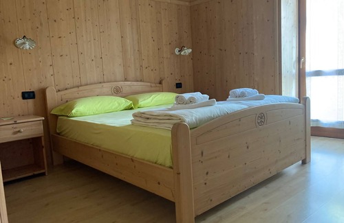 Roncegno Apartamento | Habitación 'Doble con Terraza' con vistas a la montaña, terraza privada y Wi-Fi