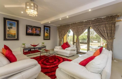 Ballito Casa | Room-ezulwini Guest House - Executive Do