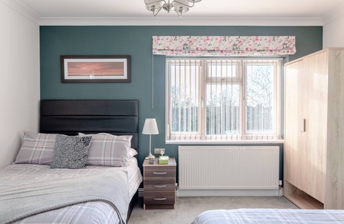 Queensbury Casa | Room-family Room With Private Bathroom