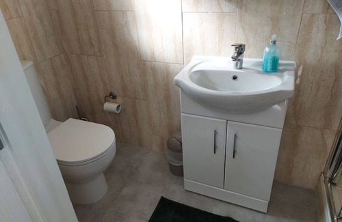 Queensbury Casa | Room-family Room With Private Bathroom